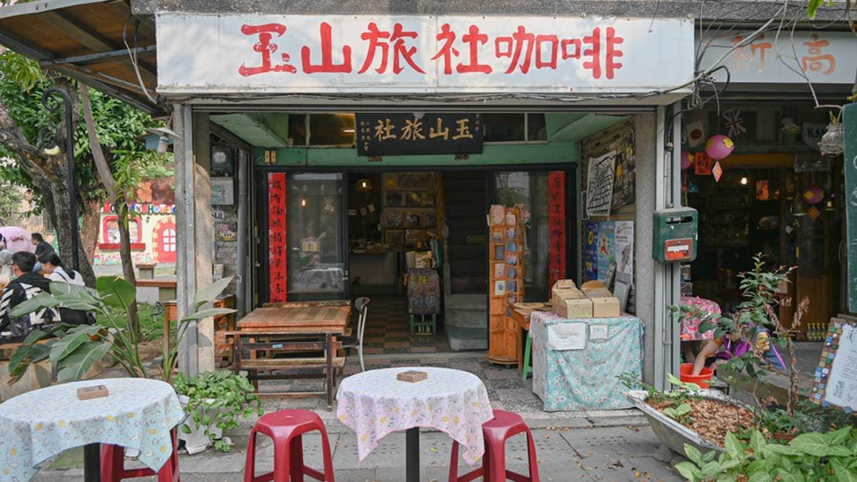 IG必打卡!嘉義70年老屋旅社變身咖啡店,懷舊木造建築超好拍、能小歇也能住1晚