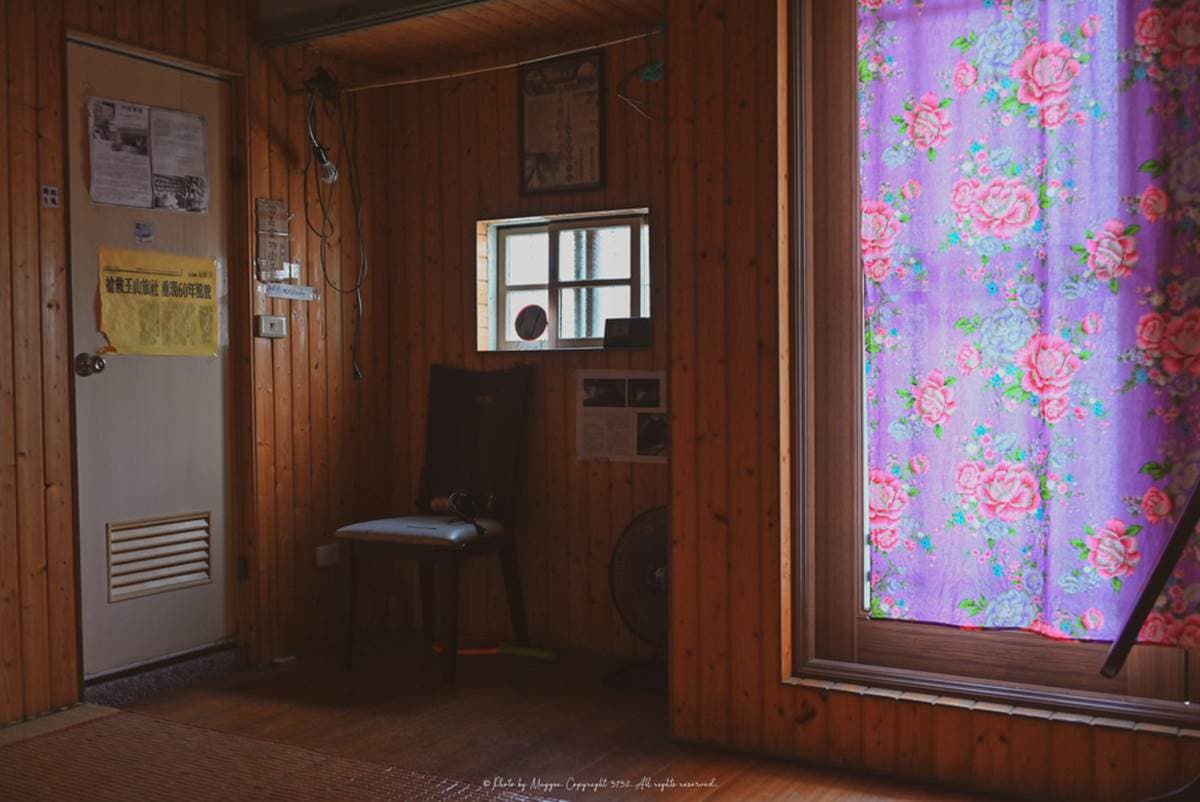 IG必打卡!嘉義70年老屋旅社變身咖啡店,懷舊木造建築超好拍、能小歇也能住1晚 IG必打卡!嘉義70年老屋旅社變身咖啡店,懷舊木造建築超好拍、能小歇也能住1晚