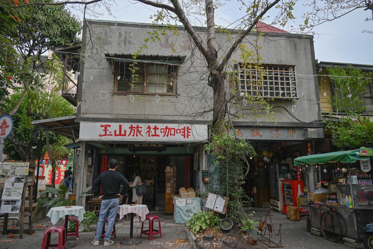 IG必打卡!嘉義70年老屋旅社變身咖啡店,懷舊木造建築超好拍、能小歇也能住1晚 IG必打卡!嘉義70年老屋旅社變身咖啡店,懷舊木造建築超好拍、能小歇也能住1晚