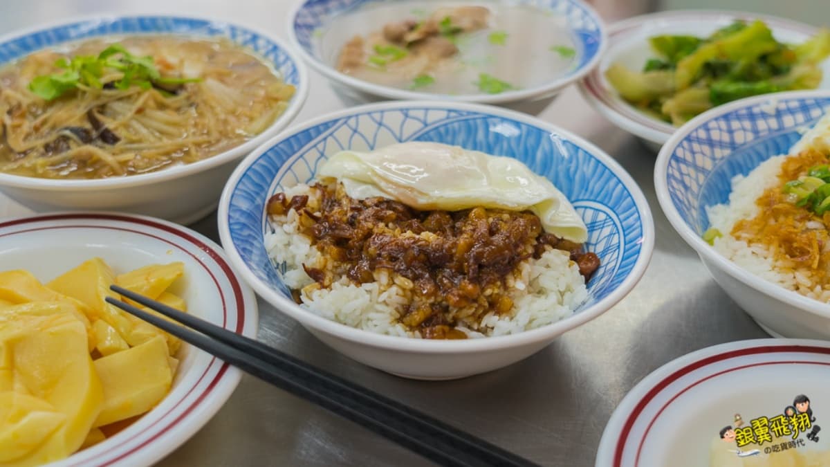 在地人推薦!古早味「辦桌羹」吃得到7種澎派配料,搭豬油拌飯+爆漿半熟蛋更過癮 在地人推薦!古早味「辦桌羹」吃得到7種澎派配料,搭豬油拌飯+爆漿半熟蛋更過癮