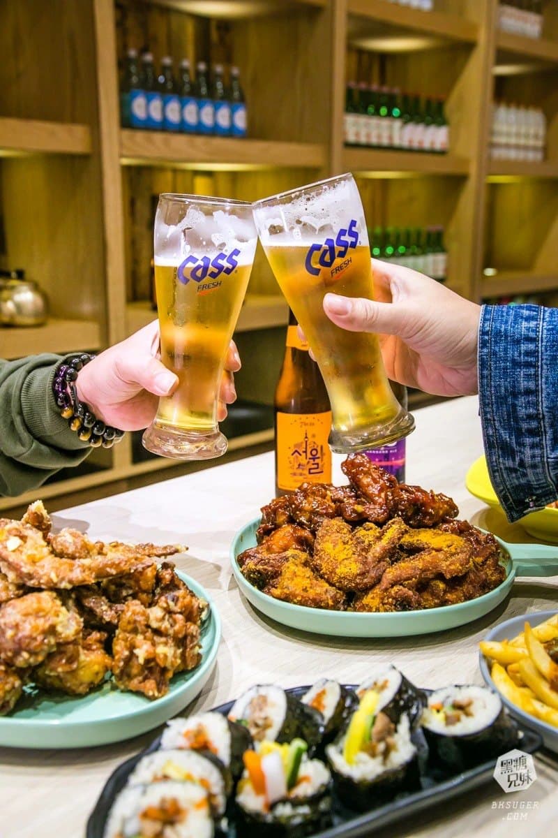 超粉嫩網美酒吧!8種口味韓式炸雞熱熱吃配啤酒,還有道地飯捲飽嘴又爽口 超粉嫩網美酒吧!8種口味韓式炸雞熱熱吃配啤酒,還有道地飯捲飽嘴又爽口