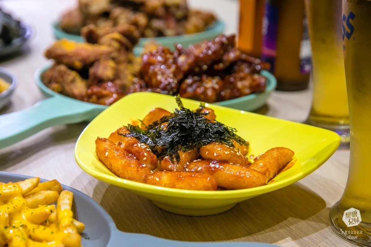 超粉嫩網美酒吧!8種口味韓式炸雞熱熱吃配啤酒,還有道地飯捲飽嘴又爽口 超粉嫩網美酒吧!8種口味韓式炸雞熱熱吃配啤酒,還有道地飯捲飽嘴又爽口