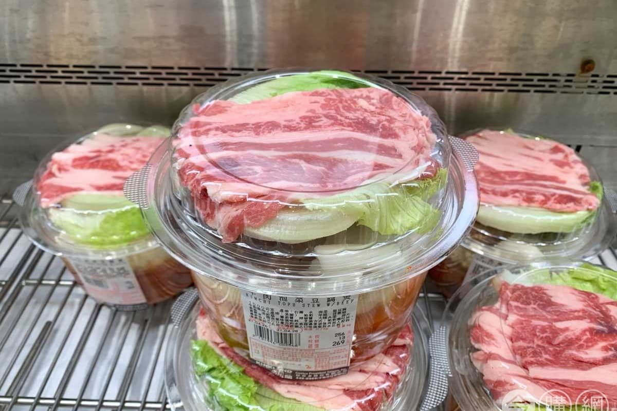 好市多也有韓式火鍋!「牛肉泡菜豆腐煲」加熱就可開鍋,牛胸腹肉+韓式年糕大滿足 好市多也有韓式火鍋!「牛肉泡菜豆腐煲」加熱就可開鍋,牛胸腹肉+韓式年糕大滿足