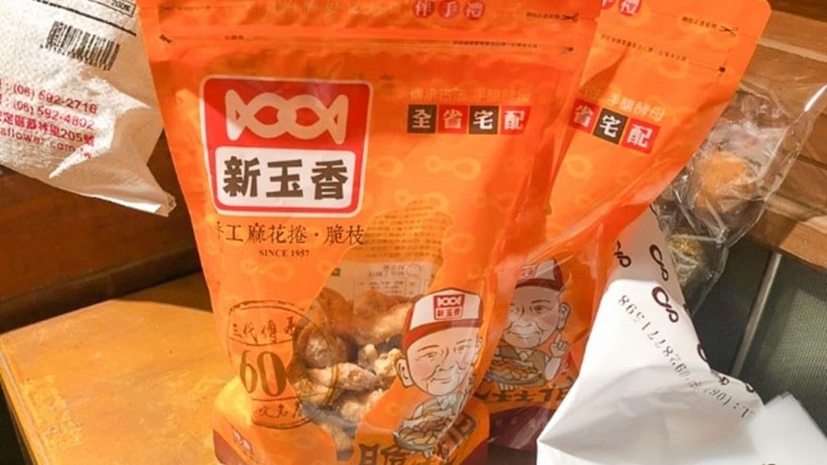 送給豬隊友!古早味「卡哩卡哩」竟用「豬飼料袋」裝,吃貨必嘗唰嘴「台版薯條三兄弟」 送給豬隊友!古早味「卡哩卡哩」竟用「豬飼料袋」裝,吃貨必嘗唰嘴「台版薯條三兄弟」