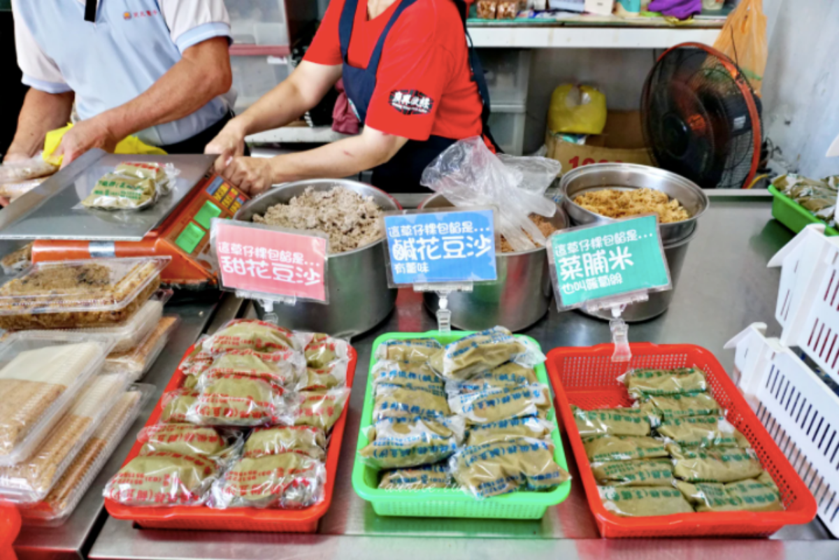 小漩渦太吸睛!30年人氣老店碗粿愈吃愈香,古早味草仔粿、軟Q麻糬也很推 小漩渦太吸睛!30年人氣老店碗粿愈吃愈香,古早味草仔粿、軟Q麻糬也很推