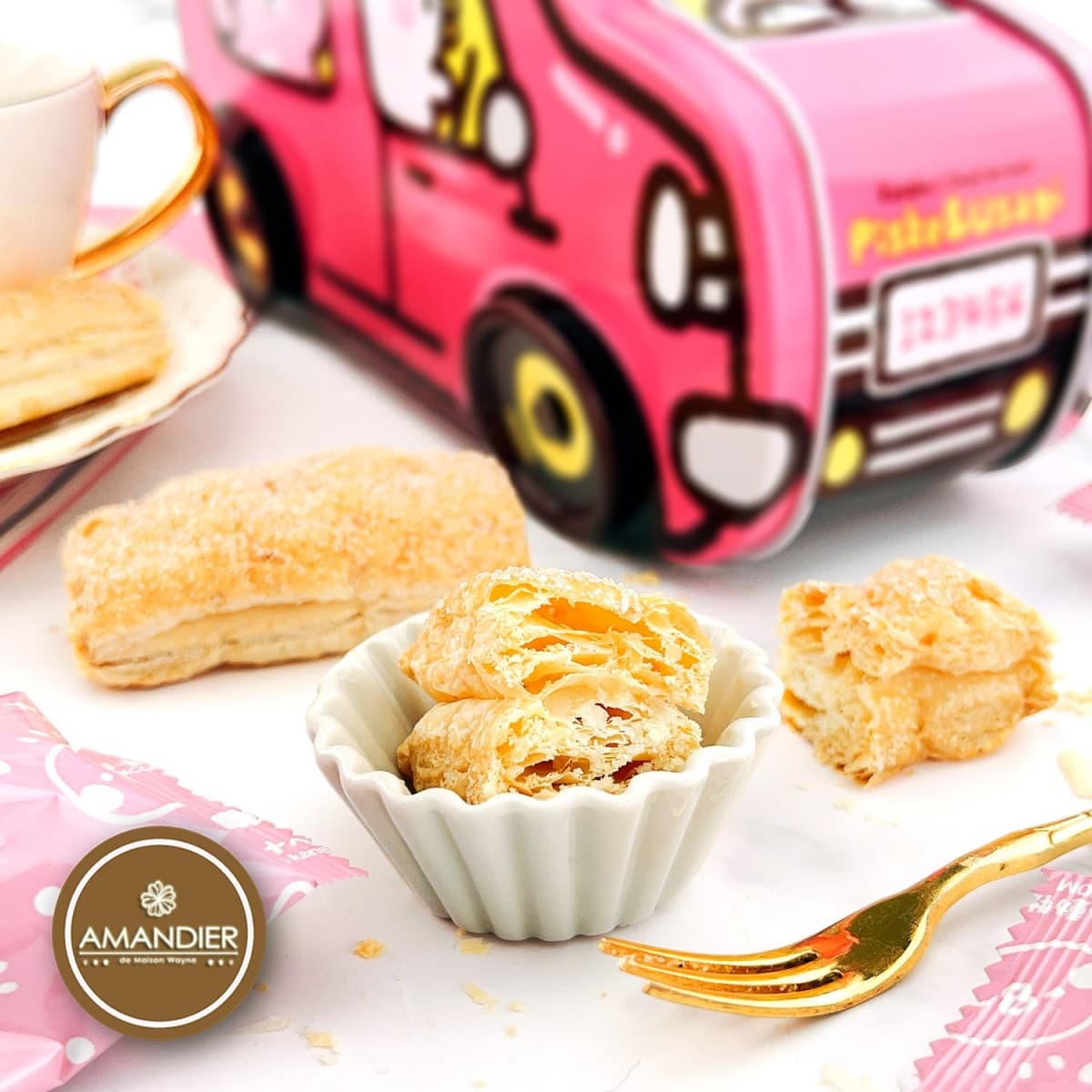汽車鐵盒萌翻!「卡娜赫拉、Hello Kitty」載你兜風,裝滿「千層酥、草莓棉花糖」太欠吃 汽車鐵盒萌翻!「卡娜赫拉、Hello Kitty」載你兜風,裝滿「千層酥、草莓棉花糖」太欠吃