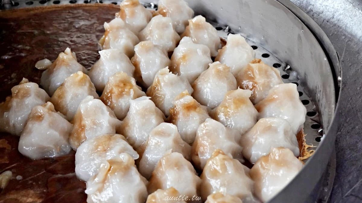 1顆只要7元!台南手工「山形」肉圓鹹香餡飽滿,大顆芋丸吃得到滿滿芋頭籤 1顆只要7元!台南手工「山形」肉圓鹹香餡飽滿,大顆芋丸吃得到滿滿芋頭籤