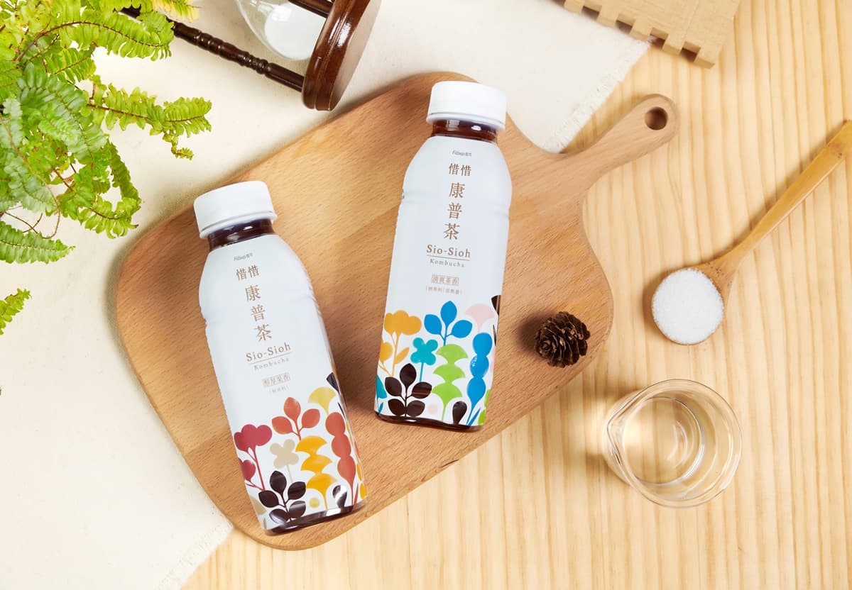 飲料控衝超商!5大新飲品特蒐:紅茶花伝「太妃糖奶茶」、超夯發酵飲「惜惜康普茶」 飲料控衝超商!5大新飲品特蒐:紅茶花伝「太妃糖奶茶」、超夯發酵飲「惜惜康普茶」