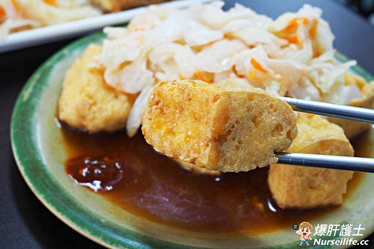 愈臭愈愛!30年老店必嘗古法發酵「蛋捲臭豆腐」,酥脆外皮蘸醬吃臭味更升級 愈臭愈愛!30年老店必嘗古法發酵「蛋捲臭豆腐」,酥脆外皮蘸醬吃臭味更升級