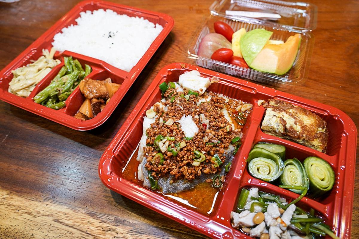 花蓮人外帶吃起來!3家澎派防疫餐盒:滿滿鮮甜土雞肉、銷魂厚切豆酥鱈魚、Q彈炸牛排 花蓮人外帶吃起來!3家澎派防疫餐盒:滿滿鮮甜土雞肉、銷魂厚切豆酥鱈魚、Q彈炸牛排