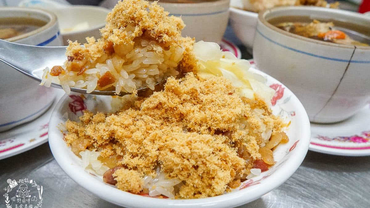 路邊攤賣到開店!高雄人氣「豬腦湯」藥膳香濃、口感綿密像雞佛,40元料多碗粿也欠吃 路邊攤賣到開店!高雄人氣「豬腦湯」藥膳香濃、口感綿密像雞佛,40元料多碗粿也欠吃