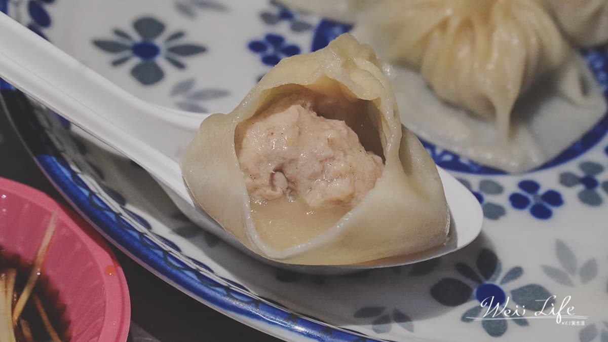 彰化版鼎泰豐!手工現做湯包一咬就爆汁,限量絲瓜口味吃完會回甘 彰化版鼎泰豐!手工現做湯包一咬就爆汁,限量絲瓜口味吃完會回甘