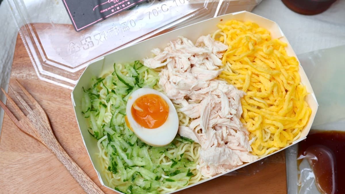 夏日必吃!人氣咖啡廳推每日限量「三色涼麵套餐」,超邪惡「珍奶戚風」也能外帶 夏日必吃!人氣咖啡廳推每日限量「三色涼麵套餐」,超邪惡「珍奶戚風」也能外帶