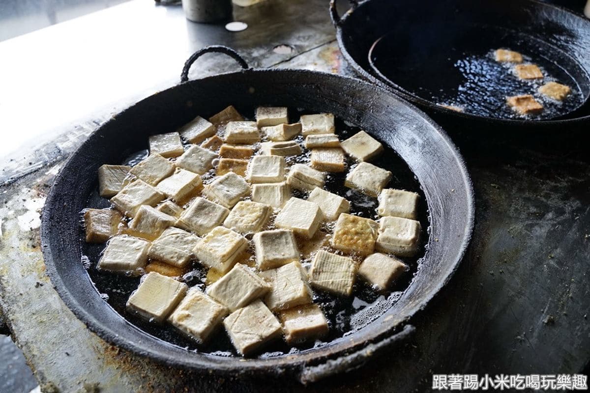 在地人的回憶!50年「雙鍋」臭豆腐搭冰梅泡菜超開胃,嘗鮮必試每日限量「豬眼睛」 在地人的回憶!50年「雙鍋」臭豆腐搭冰梅泡菜超開胃,嘗鮮必試每日限量「豬眼睛」