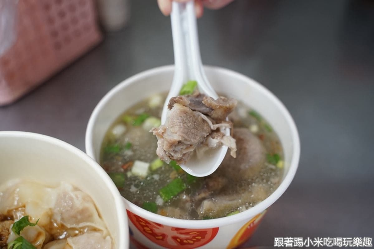 在地人的回憶!50年「雙鍋」臭豆腐搭冰梅泡菜超開胃,嘗鮮必試每日限量「豬眼睛」 在地人的回憶!50年「雙鍋」臭豆腐搭冰梅泡菜超開胃,嘗鮮必試每日限量「豬眼睛」