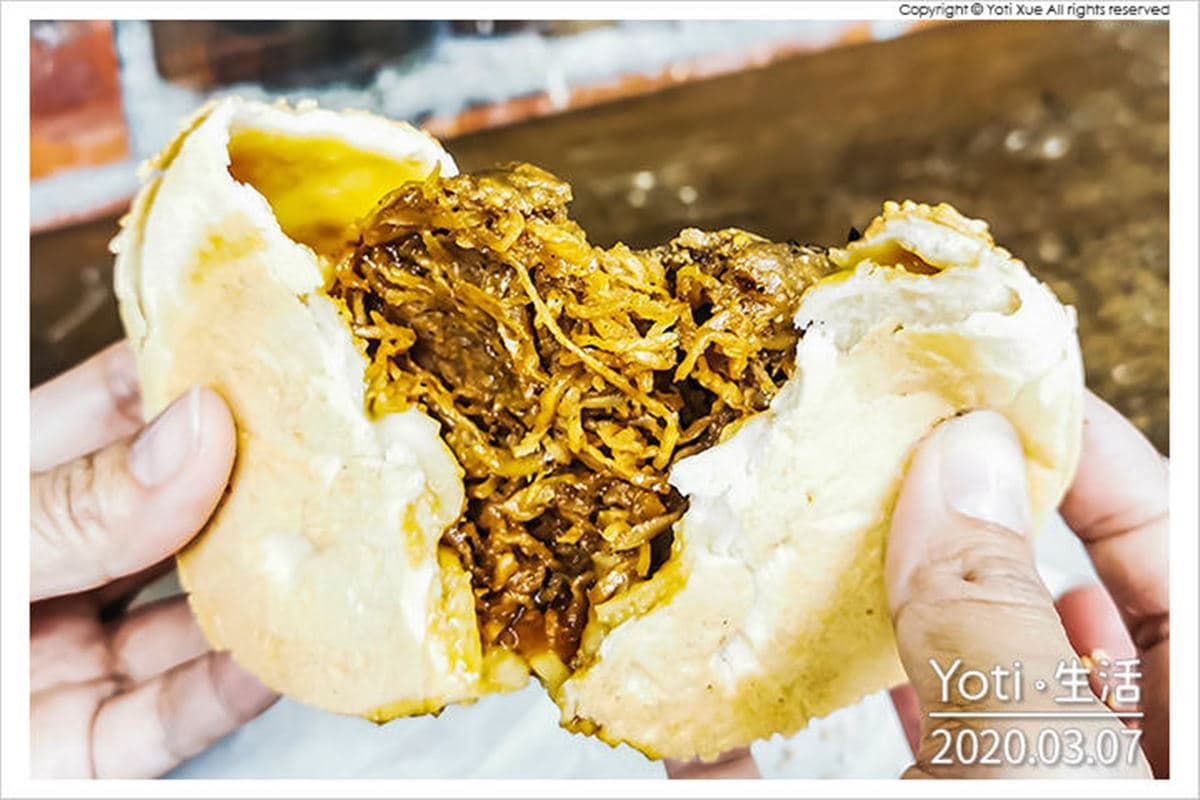 一撕開就爆汁!傳統貼爐炭烤胡椒餅搭「牽絲起司」愈吃愈唰嘴,滿滿蘿蔔絲口味也必點 一撕開就爆汁!傳統貼爐炭烤胡椒餅搭「牽絲起司」愈吃愈唰嘴,滿滿蘿蔔絲口味也必點