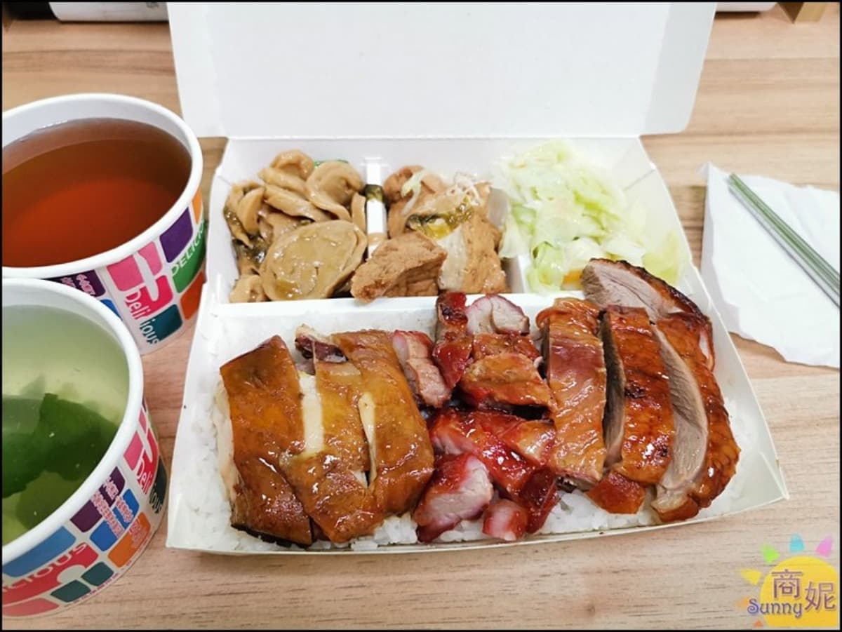 網推超人氣燒臘店!選擇困難症先嗑大分量「三寶飯」,秒殺級烤鴨腿晚來吃不到 網推超人氣燒臘店!選擇困難症先嗑大分量「三寶飯」,秒殺級烤鴨腿晚來吃不到