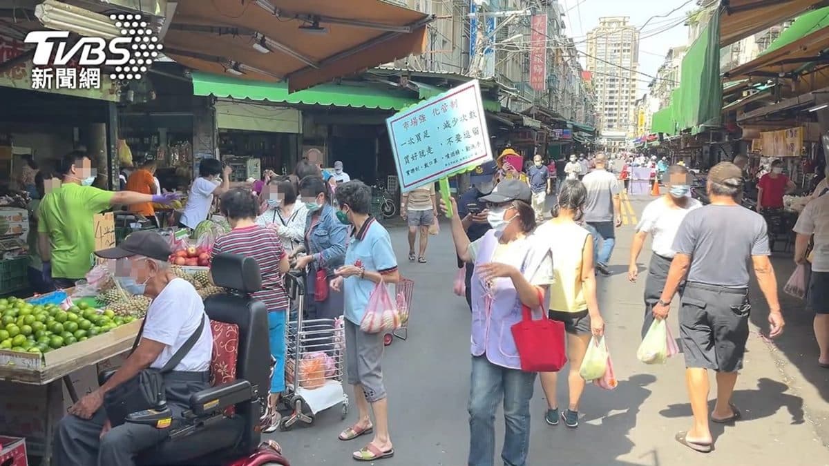第三級警戒「降級關鍵」不在年輕人、在長輩!專家曝「解封4指標」,要到7月才能降級 第三級警戒「降級關鍵」不在年輕人、在長輩!專家曝「解封4指標」,要到7月才能降級