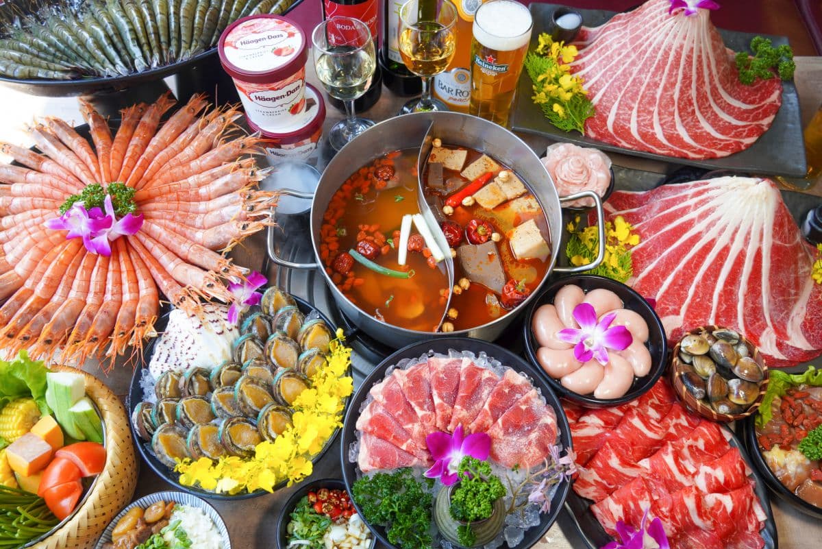 全台12大餐飲內用整理!王品、漢來7/27準備迎客,饗賓、鼎泰豐仍在評估中 最低175元就能吃 ! 5大鍋物及日料外帶半價,馬辣加碼賣5公升莫凡彼冰淇淋