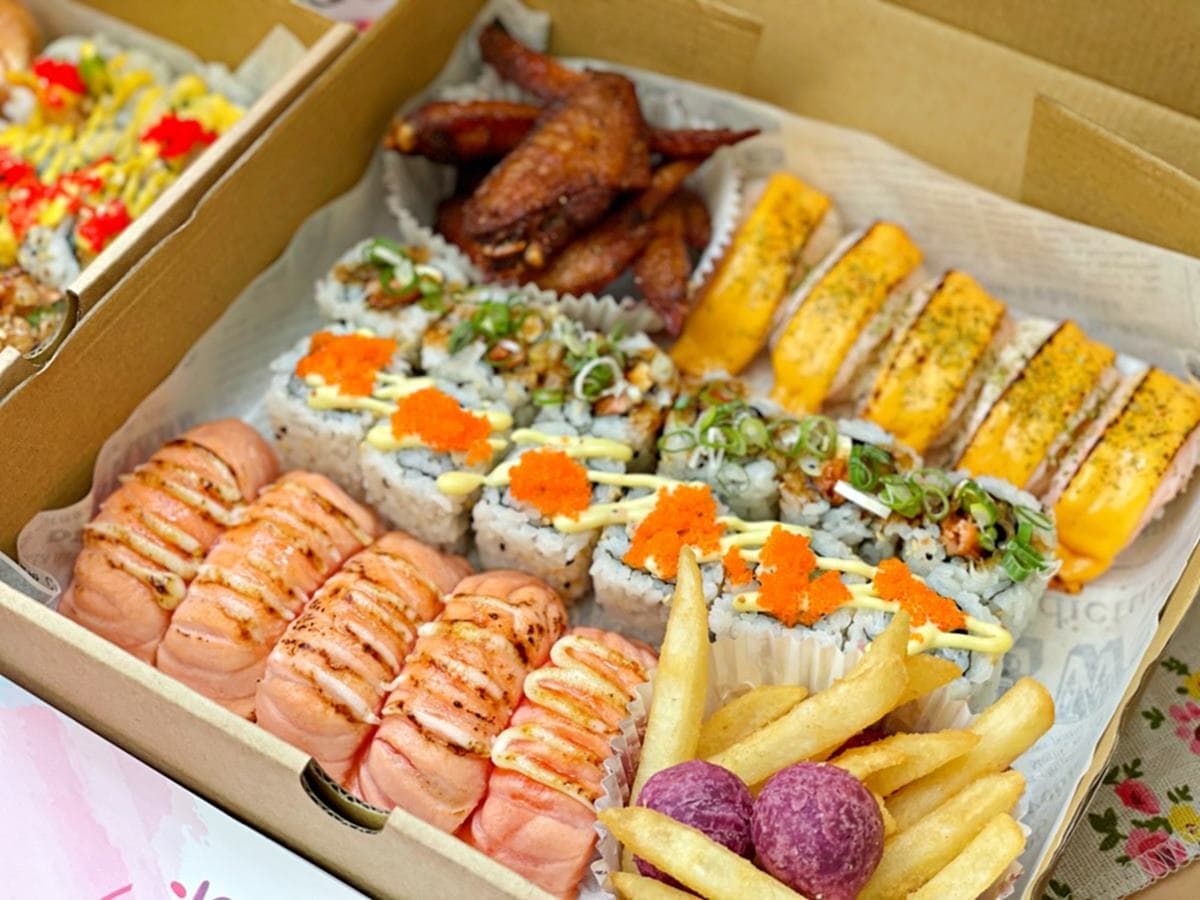 浮誇外帶美食再+1!「美式壽司」超值組合1次吃6種口味,先嗑季節限定芒果炸蝦 浮誇外帶美食再+1!「美式壽司」超值組合1次吃6種口味,先嗑季節限定芒果炸蝦