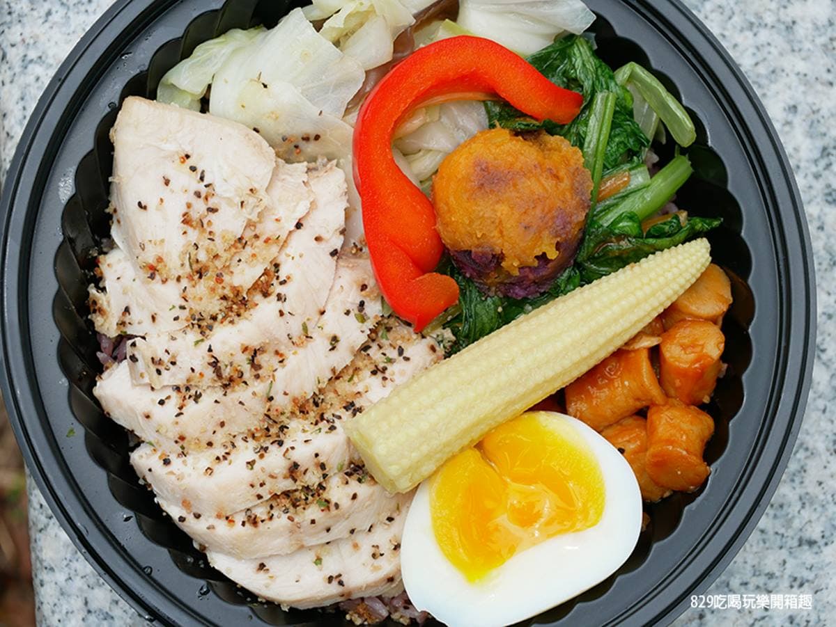 限量請預訂!大分量「手作餐盒」必吃祕製壺底醬油滷排骨,人氣無骨椒麻雞酸辣超開胃 限量請預訂!大分量「手作餐盒」必吃祕製壺底醬油滷排骨,人氣無骨椒麻雞酸辣超開胃
