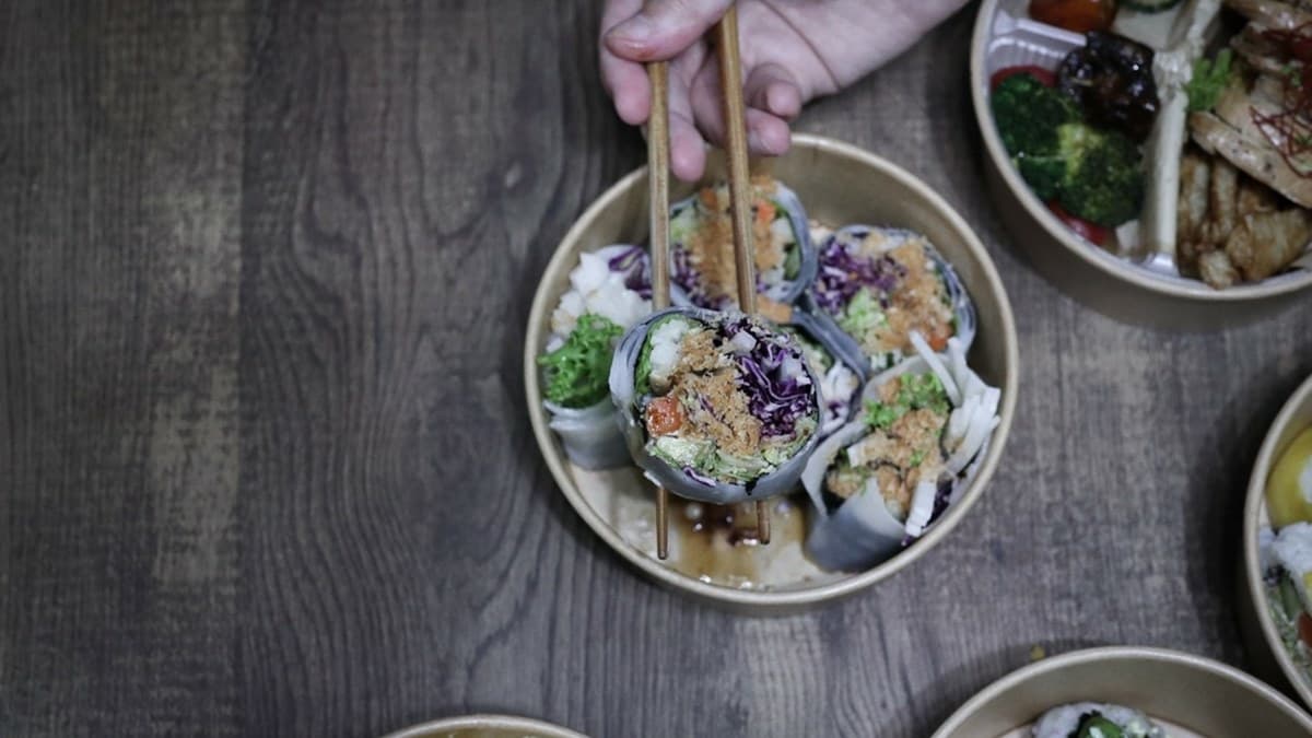 Google評價4.9星!高人氣蔬食料理外帶先嗑「炙燒紫蘇卷」,超美味肉桂卷是意外重頭戲 Google評價4.9星!高人氣蔬食料理外帶先嗑「炙燒紫蘇卷」,超美味肉桂卷是意外重頭戲