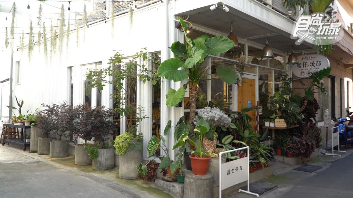 美到逆天了!小琉球6大IG美拍點:餵食小鹿斑比、獨家巴士酒吧、純白小希臘民宿 美到逆天了!小琉球6大IG美拍點:餵食小鹿斑比、獨家巴士酒吧、純白小希臘民宿
