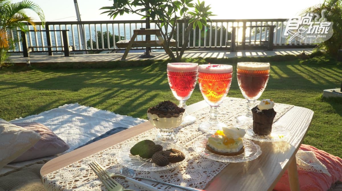 美到逆天了!小琉球6大IG美拍點:餵食小鹿斑比、獨家巴士酒吧、純白小希臘民宿 美到逆天了!小琉球6大IG美拍點:餵食小鹿斑比、獨家巴士酒吧、純白小希臘民宿