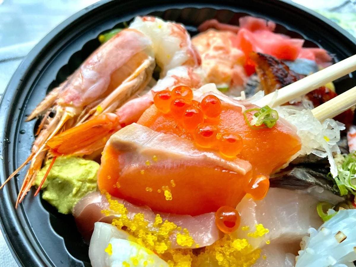 海鮮控請進!高CP值「日料丼飯」1碗嘗13種海鮮,先嗑超大尾天使紅蝦、炙燒干貝 海鮮控請進!高CP值「日料丼飯」1碗嘗13種海鮮,先嗑超大尾天使紅蝦、炙燒干貝