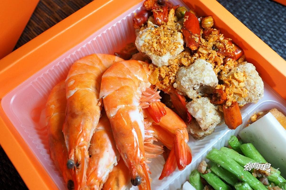 米其林餐盤推薦!海鮮餐廳「澎派餐盒」爽嗑大蝦搭燒鵝,北海道活蟹、爆漿蝦球也能外帶 米其林餐盤推薦!海鮮餐廳「澎派餐盒」爽嗑大蝦搭燒鵝,北海道活蟹、爆漿蝦球也能外帶