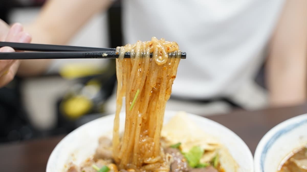 「酸V」超開胃!道地「重慶酸辣粉」吃得到噴汁鴨血、嫩大腸,再配Q彈紅薯粉更過癮 「酸V」超開胃!道地「重慶酸辣粉」吃得到噴汁鴨血、嫩大腸,再配Q彈紅薯粉更過癮