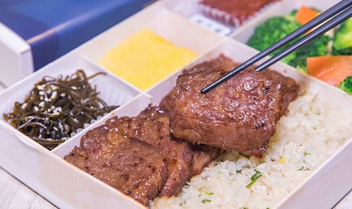 肉控暴動!人氣燒肉「外帶便當」先嗑2公分厚牛舌,「Prime牛小排」1盒吃得到6大片 肉控暴動!人氣燒肉「外帶便當」先嗑2公分厚牛舌,「Prime牛小排」1盒吃得到6大片
