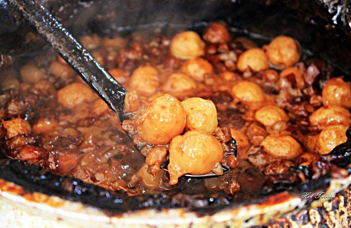 這不是粽子!40年老字號「竹葉米糕」肉燥香氣超濃郁,必搭靈魂配料「滷丸」才對味 這不是粽子!40年老字號「竹葉米糕」肉燥香氣超濃郁,必搭靈魂配料「滷丸」才對味
