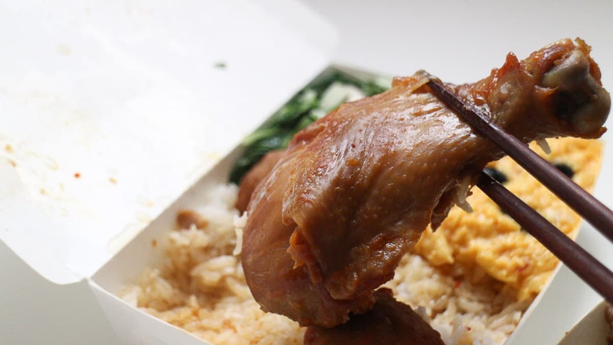 高CP值便當再+1!滿料「燒肉滑蛋飯」只要75元,雙主菜「雞腿滷丸」微辣唰嘴也超欠吃 高CP值便當再+1!滿料「燒肉滑蛋飯」只要75元,雙主菜「雞腿滷丸」微辣唰嘴也超欠吃