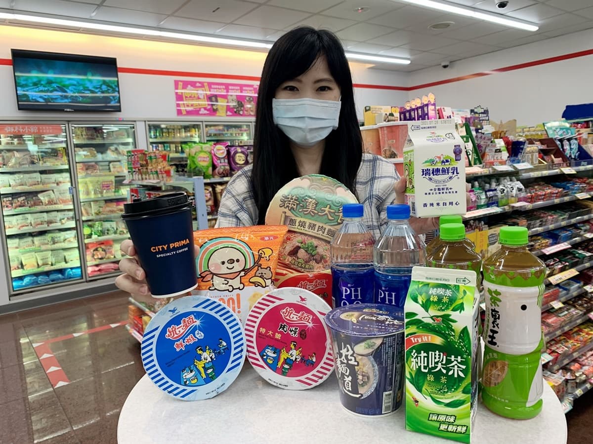 4大超商「降級超狂優惠包」!7-11美式買一送一、馬來貘杯50元,全家霜淇淋1支25元 4大超商「降級超狂優惠包」!7-11美式買一送一、馬來貘杯50元,全家霜淇淋1支25元
