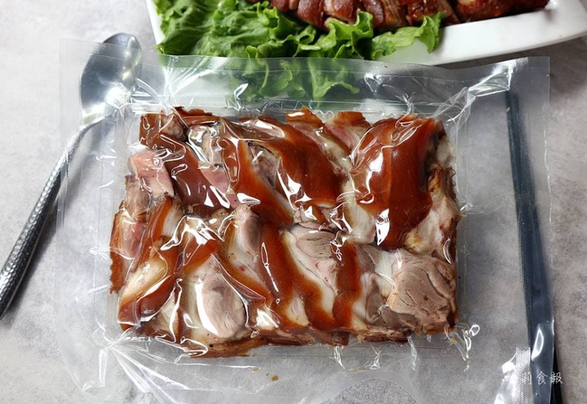 韓國老闆開的道地韓餐!Q彈豬腳料理包撕開就能吃,整隻「人蔘雞」塞滿中藥只要380元 韓國老闆開的道地韓餐!Q彈豬腳料理包撕開就能吃,整隻「人蔘雞」塞滿中藥只要380元