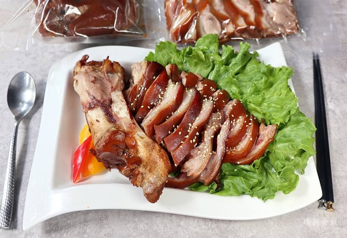 韓國老闆開的道地韓餐!Q彈豬腳料理包撕開就能吃,整隻「人蔘雞」塞滿中藥只要380元 韓國老闆開的道地韓餐!Q彈豬腳料理包撕開就能吃,整隻「人蔘雞」塞滿中藥只要380元