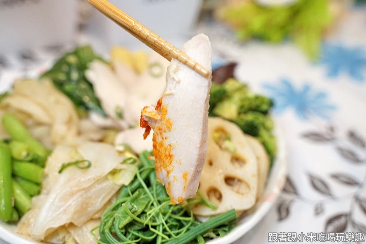 夏天吃最對味!煙燻「舒肥鹽水雞」搭特製祕醬超Juicy,下酒必點無骨鳳爪、爽脆鴨腸 夏天吃最對味!煙燻「舒肥鹽水雞」搭特製祕醬超Juicy,下酒必點無骨鳳爪、爽脆鴨腸