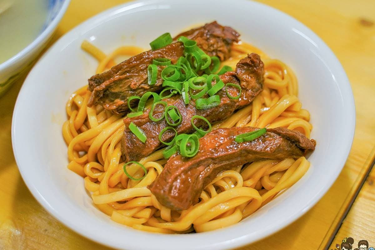 隱身市場!每日限量「牛肉拌麵」獨創醬汁超唰嘴,「梅干扣肉燥飯」搭特製辣醬更加分 隱身市場!每日限量「牛肉拌麵」獨創醬汁超唰嘴,「梅干扣肉燥飯」搭特製辣醬更加分