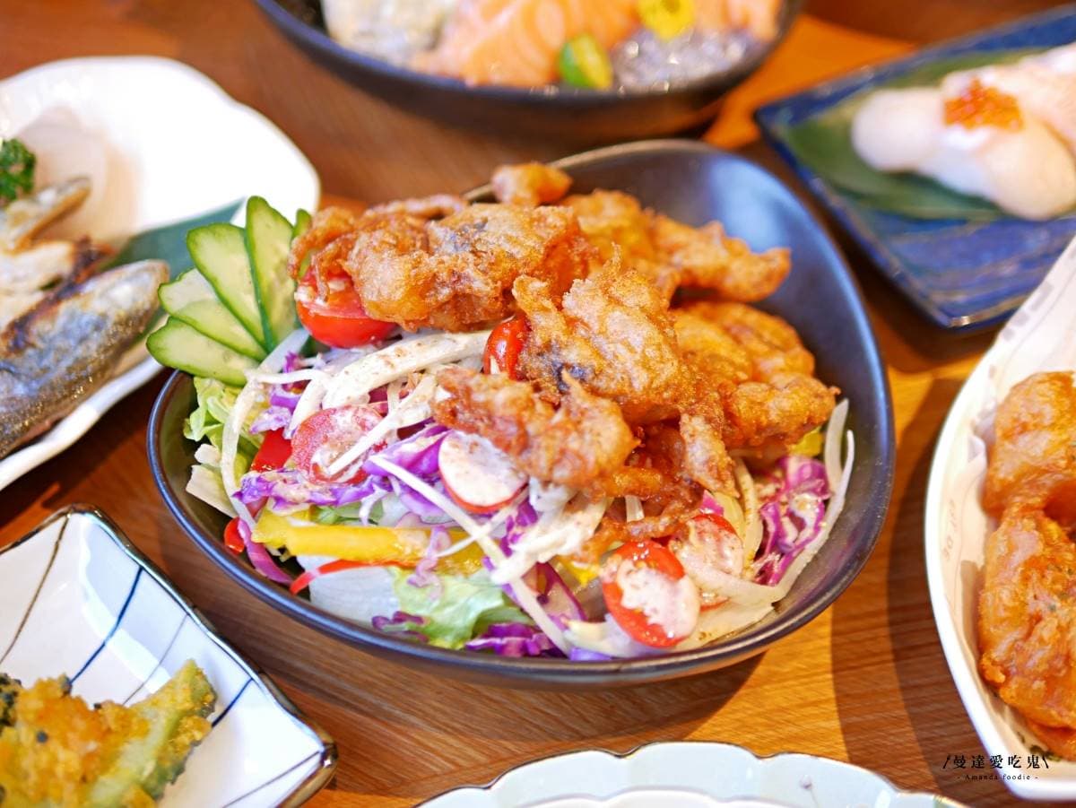 五星級主廚坐鎮!道地居酒屋必點微甜「焦糖鮭魚握壽司」,薄皮酥炸軟殼蟹愈咬愈唰嘴 五星級主廚坐鎮!道地居酒屋必點微甜「焦糖鮭魚握壽司」,薄皮酥炸軟殼蟹愈咬愈唰嘴