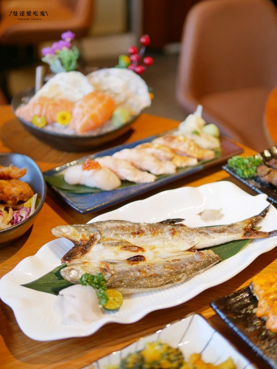 五星級主廚坐鎮!道地居酒屋必點微甜「焦糖鮭魚握壽司」,薄皮酥炸軟殼蟹愈咬愈唰嘴 五星級主廚坐鎮!道地居酒屋必點微甜「焦糖鮭魚握壽司」,薄皮酥炸軟殼蟹愈咬愈唰嘴