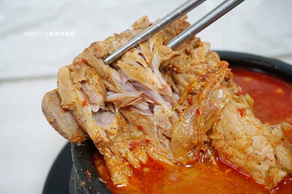 1人外帶開嗑!高CP韓料「馬鈴薯排骨湯」只要100元,軟嫩「豬脊骨」配大醬湯超唰嘴 1人外帶開嗑!高CP韓料「馬鈴薯排骨湯」只要100元,軟嫩「豬脊骨」配大醬湯超唰嘴