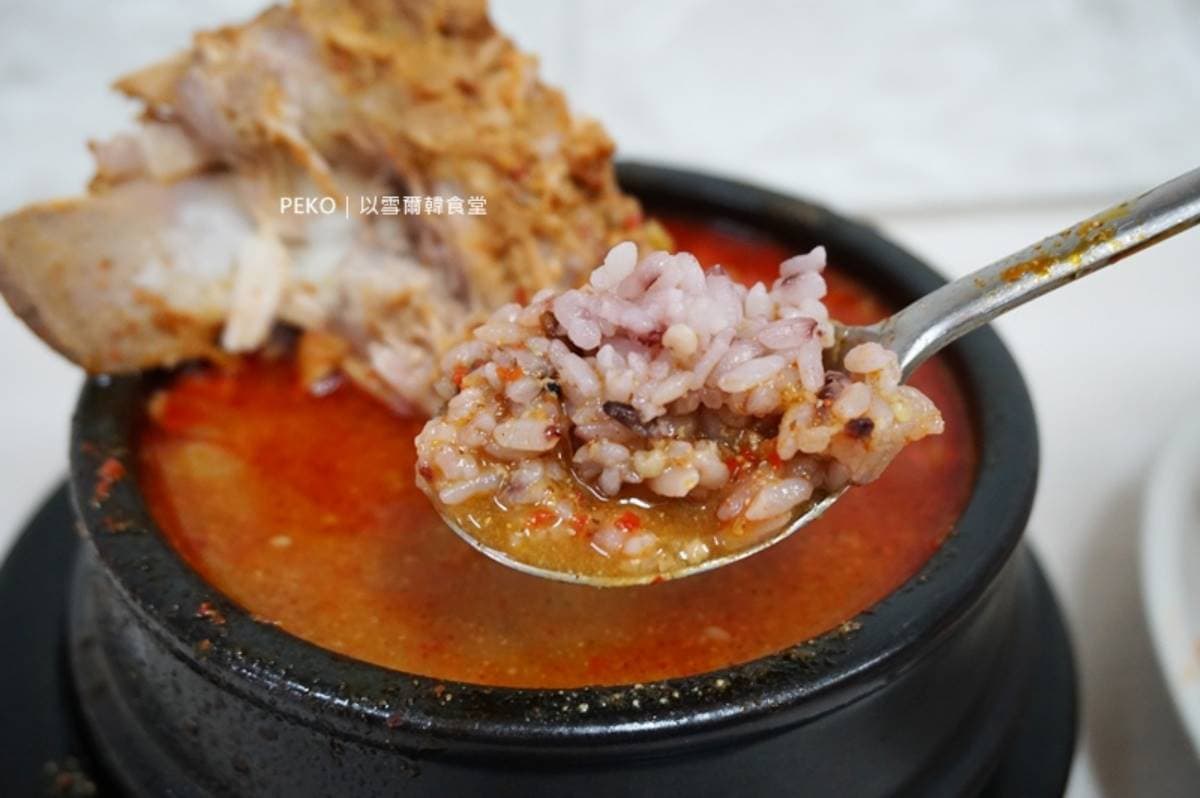 1人外帶開嗑!高CP韓料「馬鈴薯排骨湯」只要100元,軟嫩「豬脊骨」配大醬湯超唰嘴 1人外帶開嗑!高CP韓料「馬鈴薯排骨湯」只要100元,軟嫩「豬脊骨」配大醬湯超唰嘴