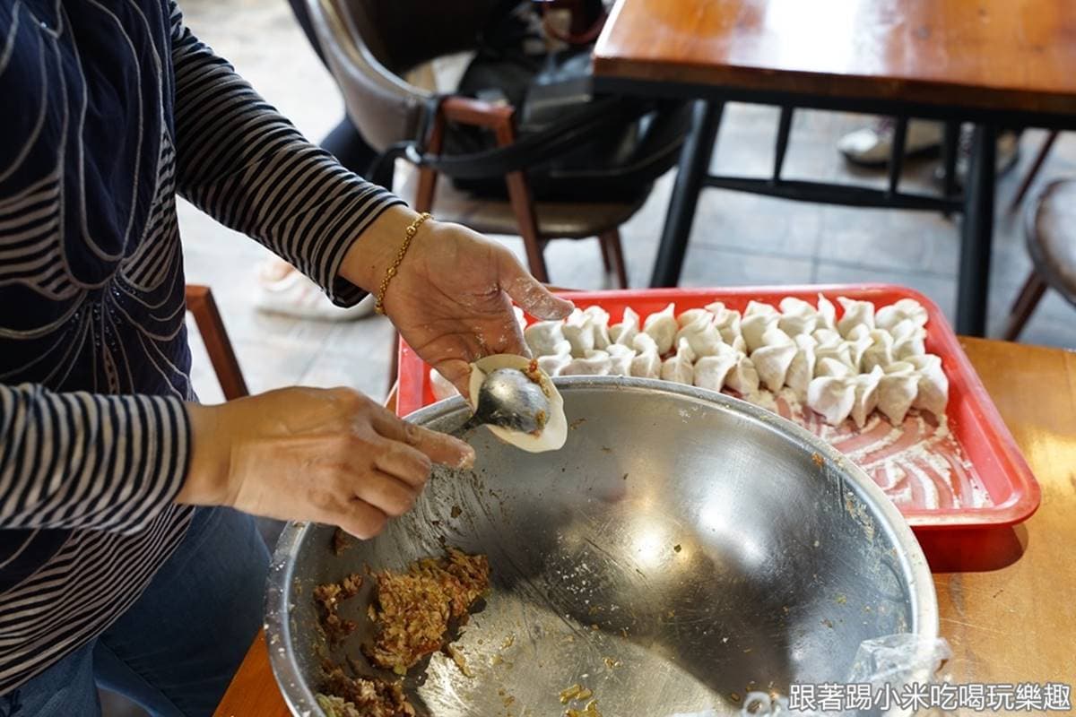 超有哏水餃店!嗜辣者必嘗「噴火龍」口味,肉控再嗑比臉還大「肩胛肉牛排」 超有哏水餃店!嗜辣者必嘗「噴火龍」口味,肉控再嗑比臉還大「肩胛肉牛排」