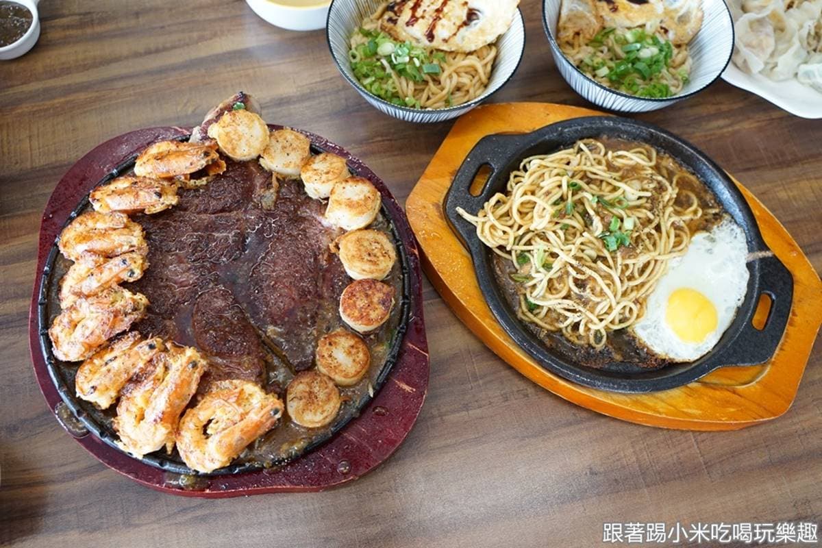 超有哏水餃店!嗜辣者必嘗「噴火龍」口味,肉控再嗑比臉還大「肩胛肉牛排」 超有哏水餃店!嗜辣者必嘗「噴火龍」口味,肉控再嗑比臉還大「肩胛肉牛排」