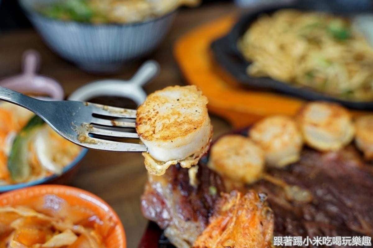 超有哏水餃店!嗜辣者必嘗「噴火龍」口味,肉控再嗑比臉還大「肩胛肉牛排」 超有哏水餃店!嗜辣者必嘗「噴火龍」口味,肉控再嗑比臉還大「肩胛肉牛排」