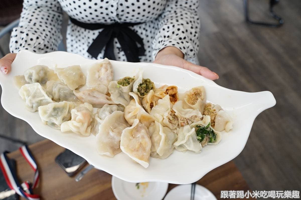 超有哏水餃店!嗜辣者必嘗「噴火龍」口味,肉控再嗑比臉還大「肩胛肉牛排」 超有哏水餃店!嗜辣者必嘗「噴火龍」口味,肉控再嗑比臉還大「肩胛肉牛排」