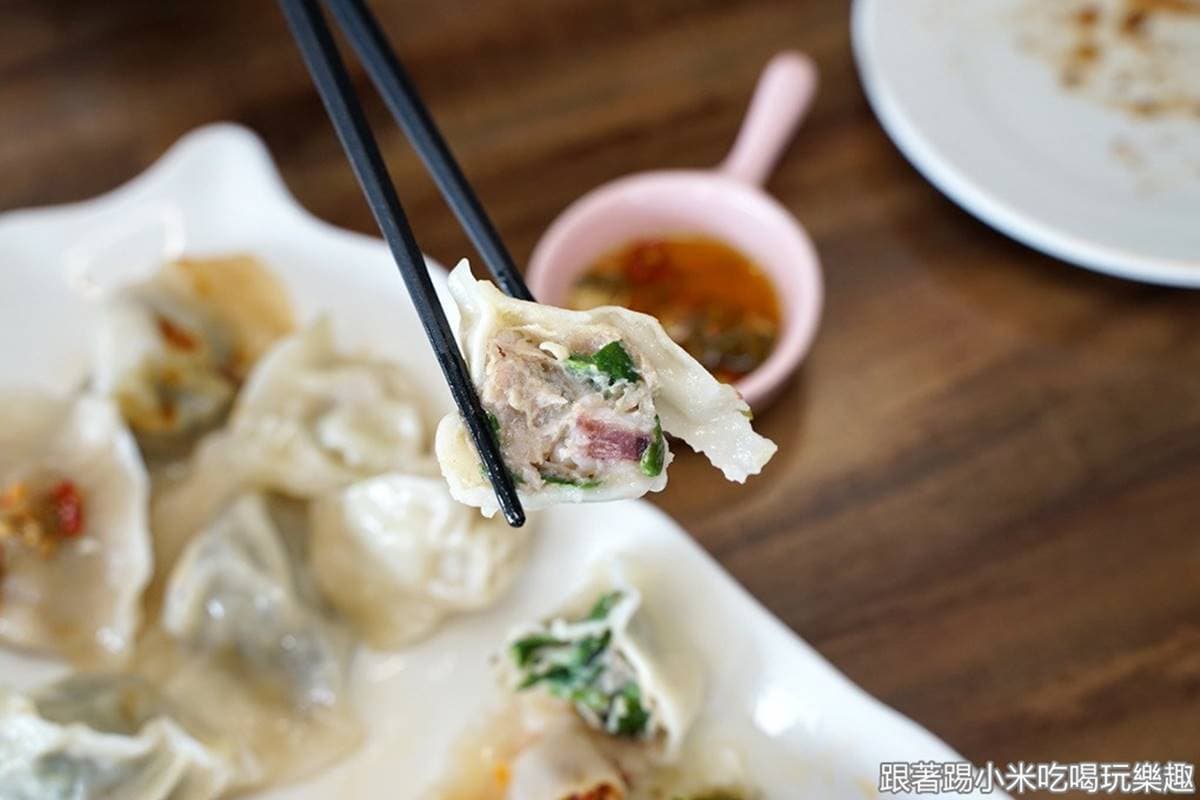 超有哏水餃店!嗜辣者必嘗「噴火龍」口味,肉控再嗑比臉還大「肩胛肉牛排」 超有哏水餃店!嗜辣者必嘗「噴火龍」口味,肉控再嗑比臉還大「肩胛肉牛排」