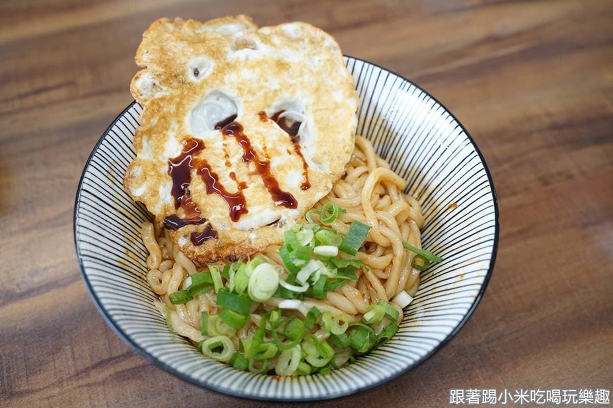 超有哏水餃店!嗜辣者必嘗「噴火龍」口味,肉控再嗑比臉還大「肩胛肉牛排」 超有哏水餃店!嗜辣者必嘗「噴火龍」口味,肉控再嗑比臉還大「肩胛肉牛排」