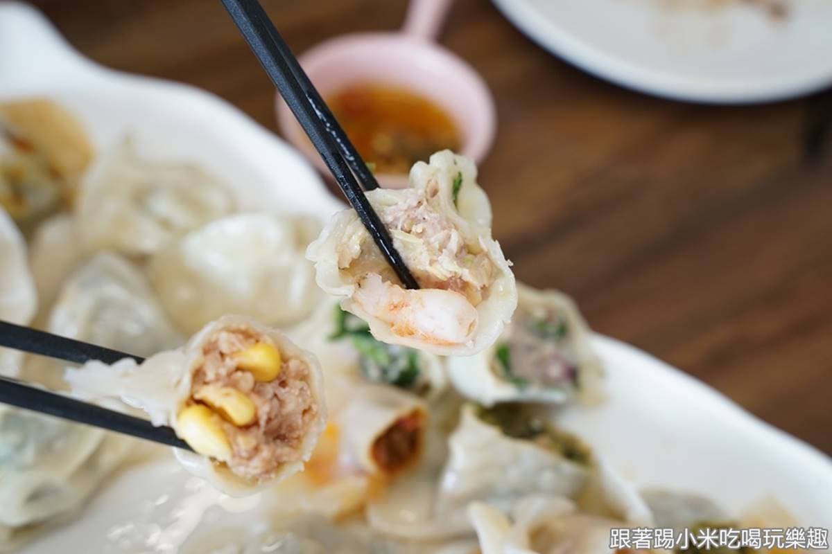 超有哏水餃店!嗜辣者必嘗「噴火龍」口味,肉控再嗑比臉還大「肩胛肉牛排」 超有哏水餃店!嗜辣者必嘗「噴火龍」口味,肉控再嗑比臉還大「肩胛肉牛排」